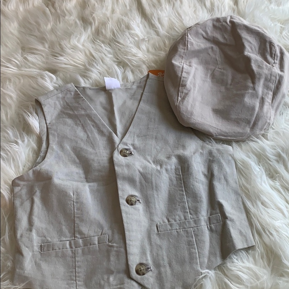 Khaki vest and newsboy cap